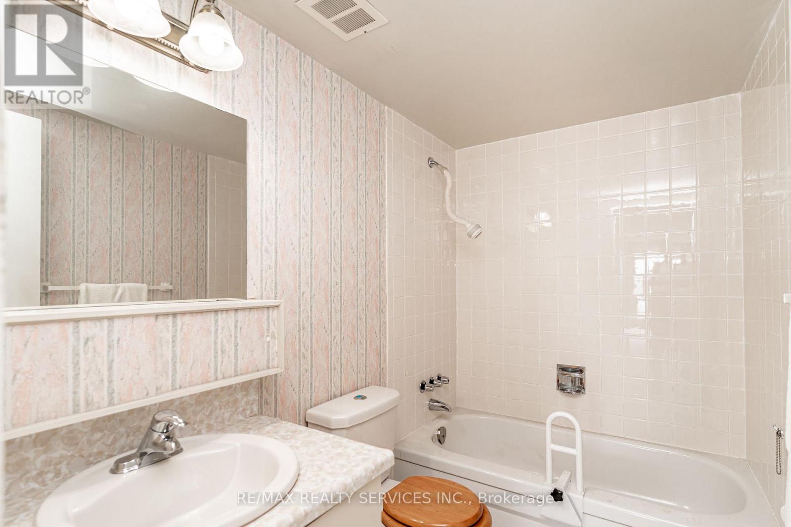 2102 - 18 Knightsbridge Road, Brampton, Ontario  L6T 3X5 - Photo 28 - W13676556