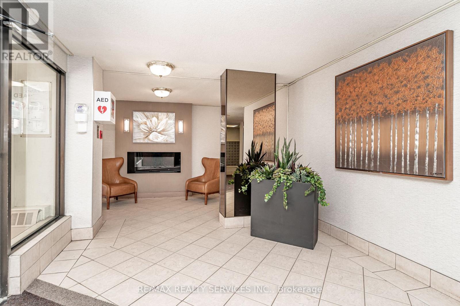 2102 - 18 Knightsbridge Road, Brampton, Ontario  L6T 3X5 - Photo 4 - W13676556