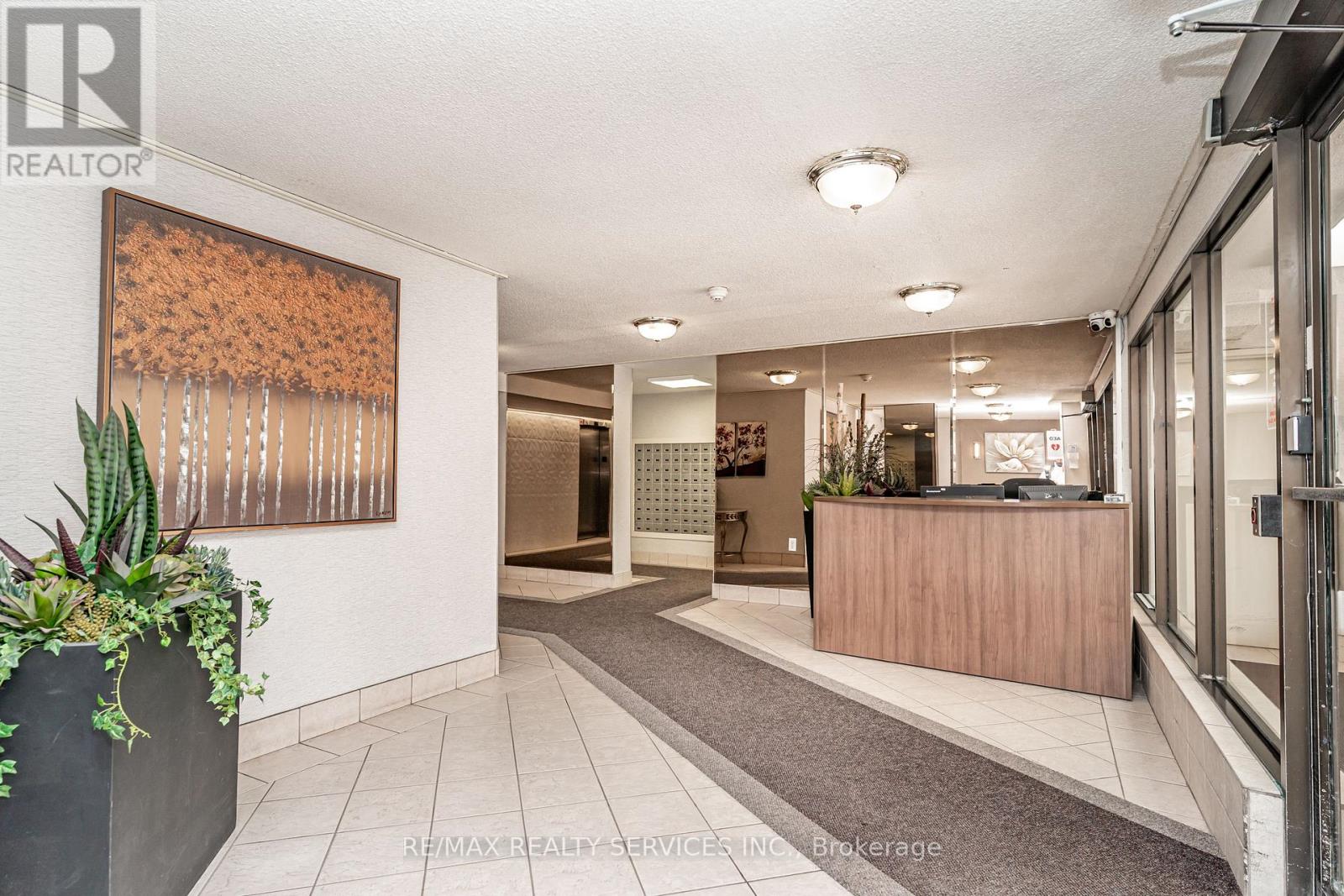 2102 - 18 Knightsbridge Road, Brampton, Ontario  L6T 3X5 - Photo 5 - W13676556