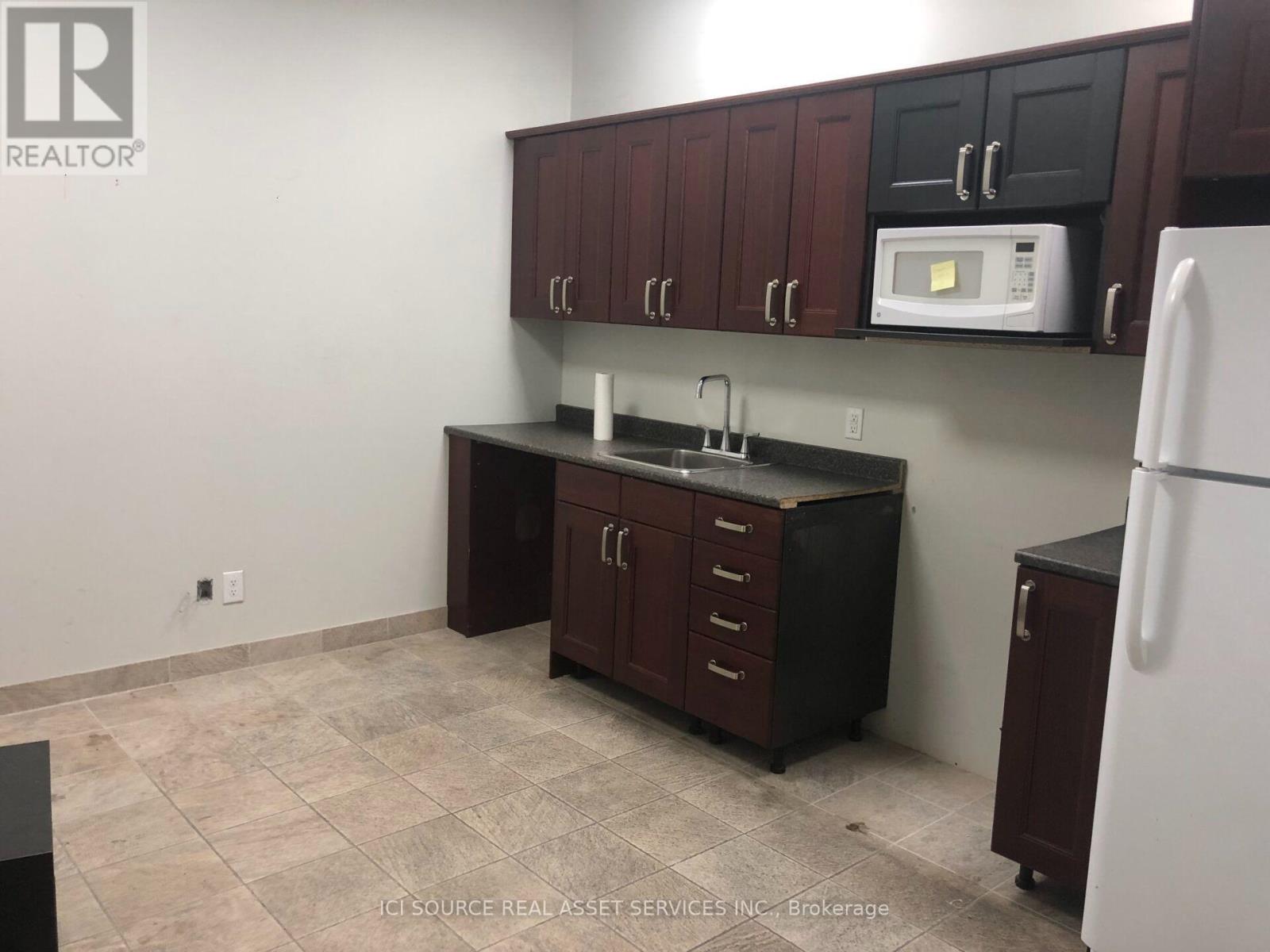 B5 - 167 Chrislea Road, Vaughan, Ontario  L4L 8N6 - Photo 6 - N13672598