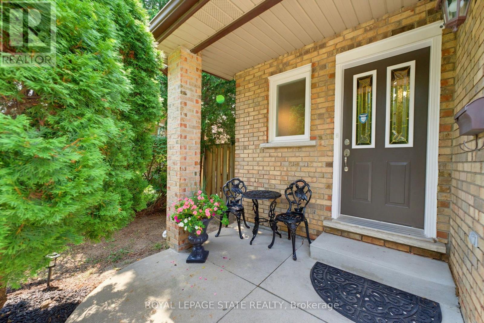 32 Silvervine Drive, Hamilton, Ontario  L8J 1K2 - Photo 2 - X13676606