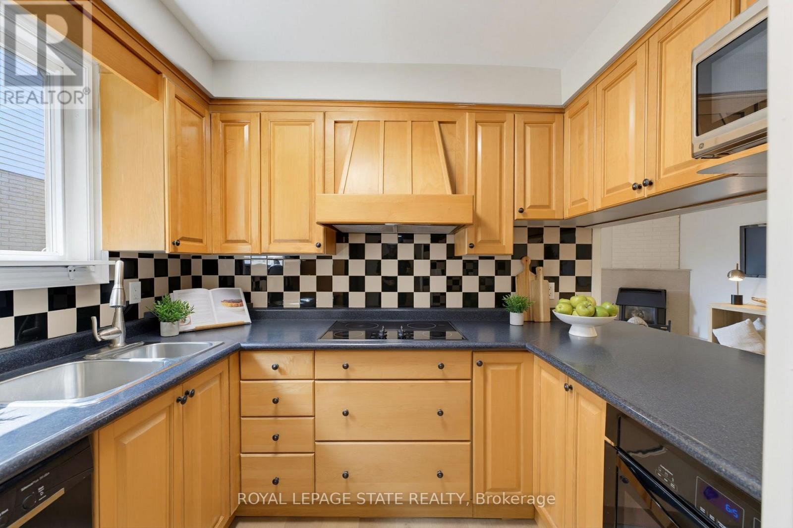 32 Silvervine Drive, Hamilton, Ontario  L8J 1K2 - Photo 8 - X13676606