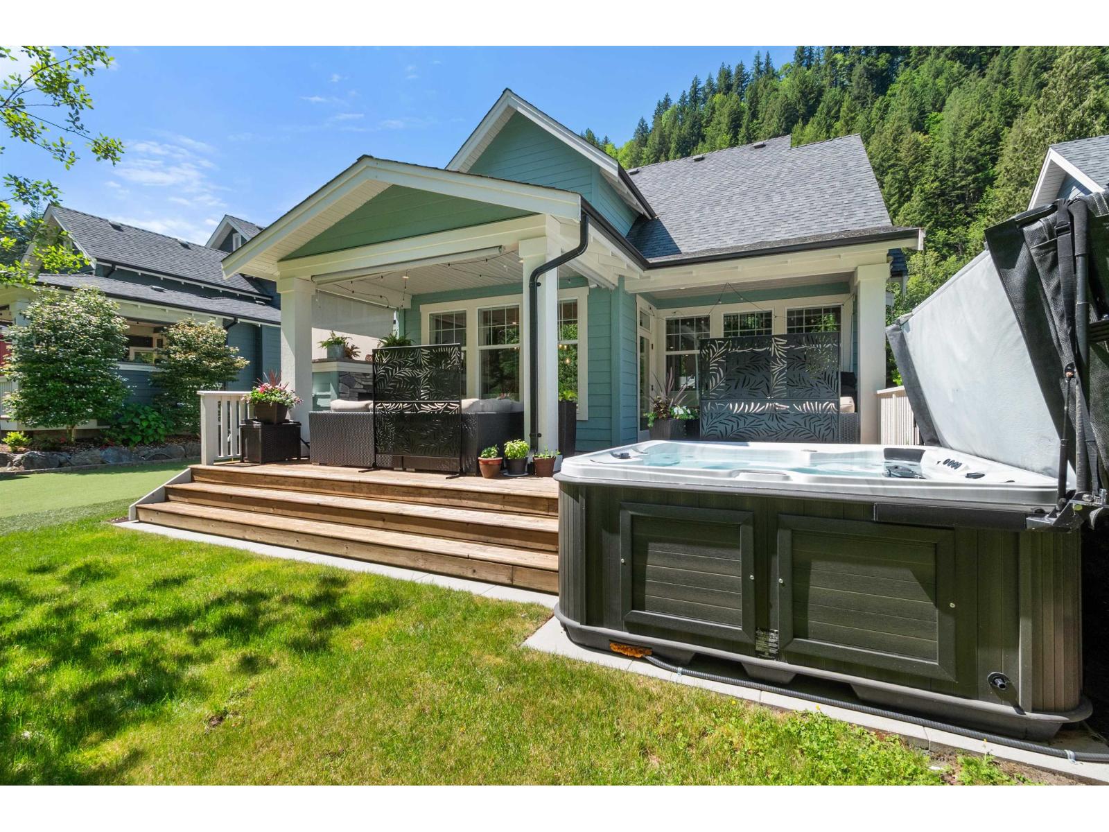 43284 Water Mill Way, Cultus Lake South, Lindell Beach, British Columbia  V2R 0Z4 - Photo 3 - R3130129