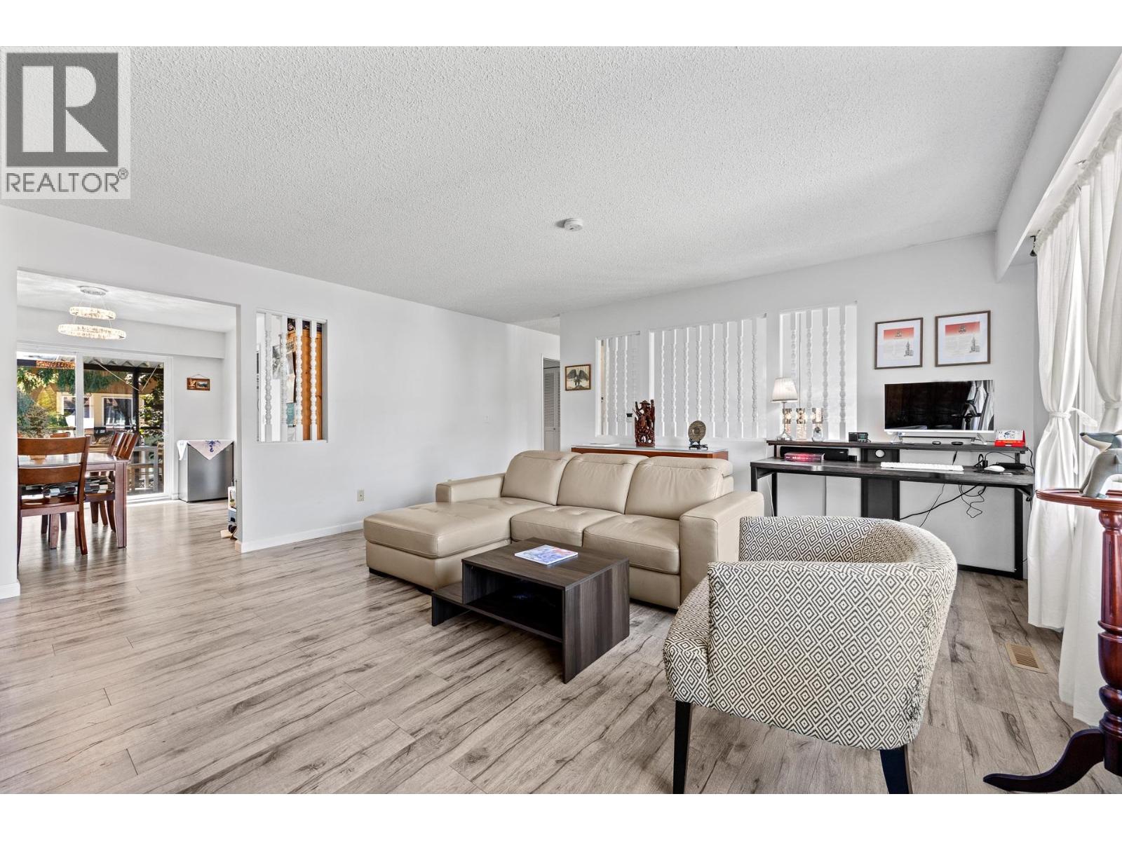 8640 Sierpina Drive, Richmond, British Columbia  V7A 4M9 - Photo 5 - R3154390