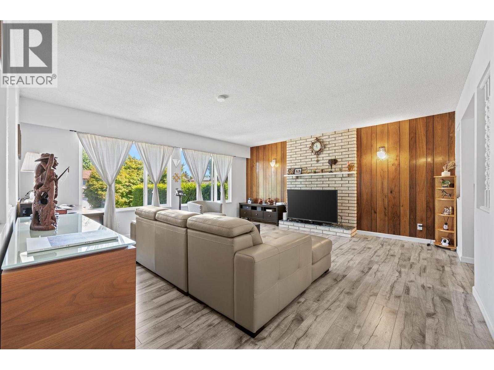 8640 Sierpina Drive, Richmond, British Columbia  V7A 4M9 - Photo 3 - R3154390