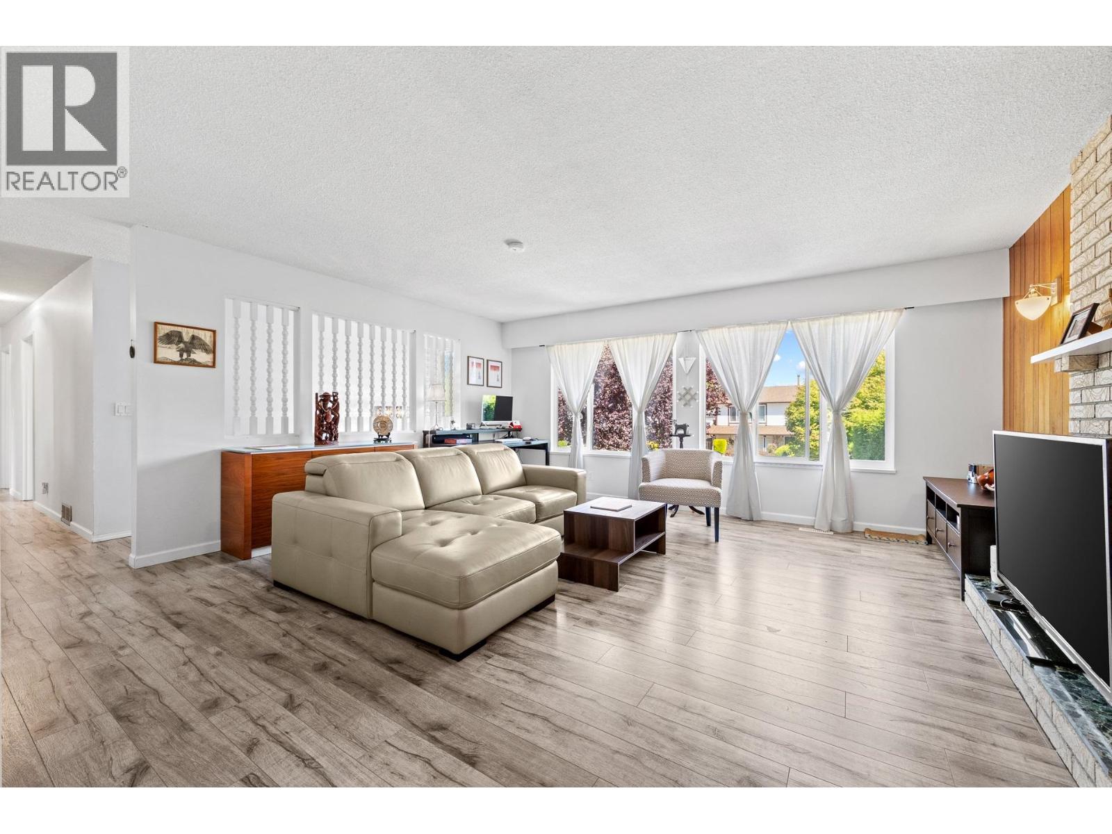 8640 Sierpina Drive, Richmond, British Columbia  V7A 4M9 - Photo 4 - R3154390
