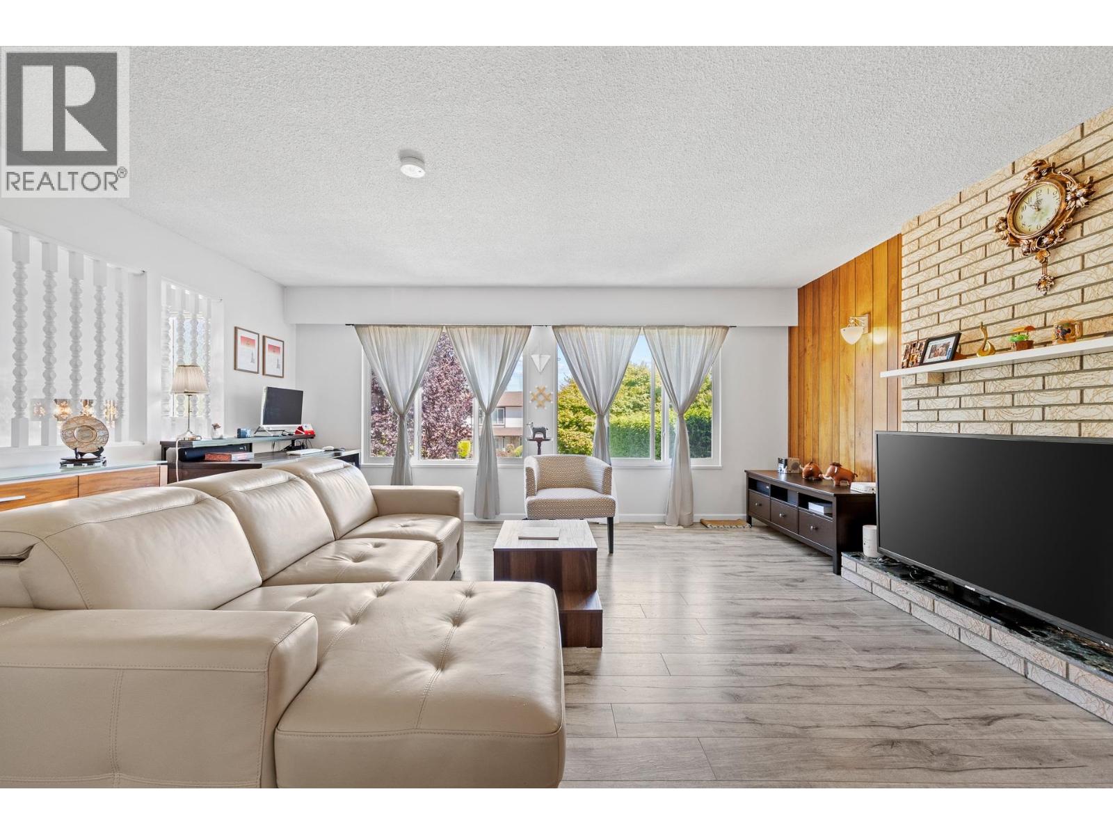 8640 Sierpina Drive, Richmond, British Columbia  V7A 4M9 - Photo 9 - R3154390