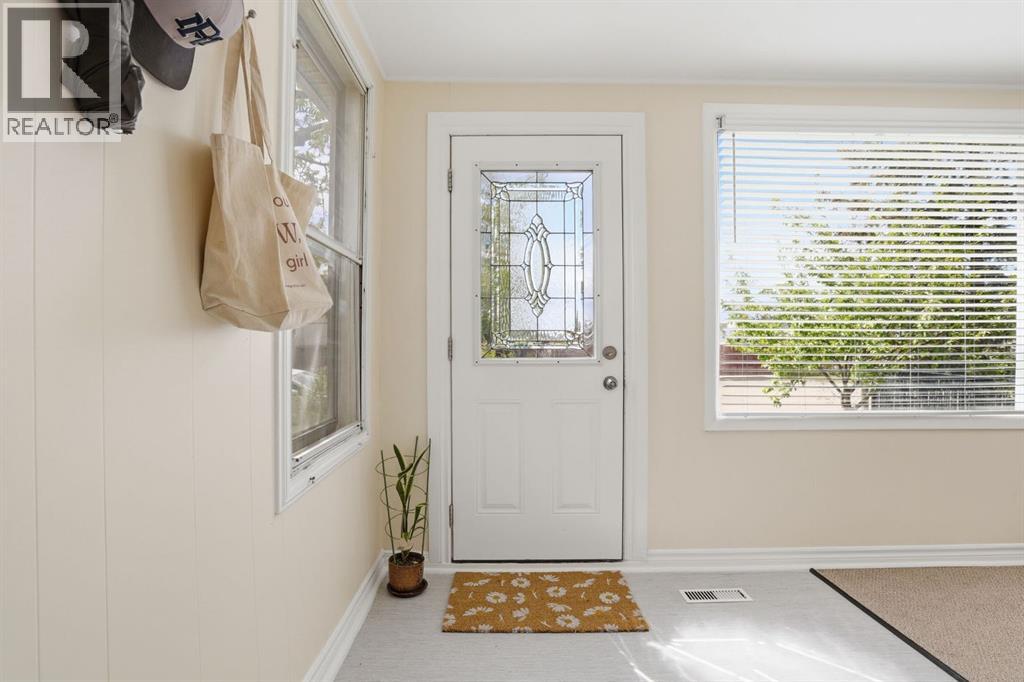 2912 17 Street Se, Calgary, Alberta  T2G 3W3 - Photo 3 - A2325776