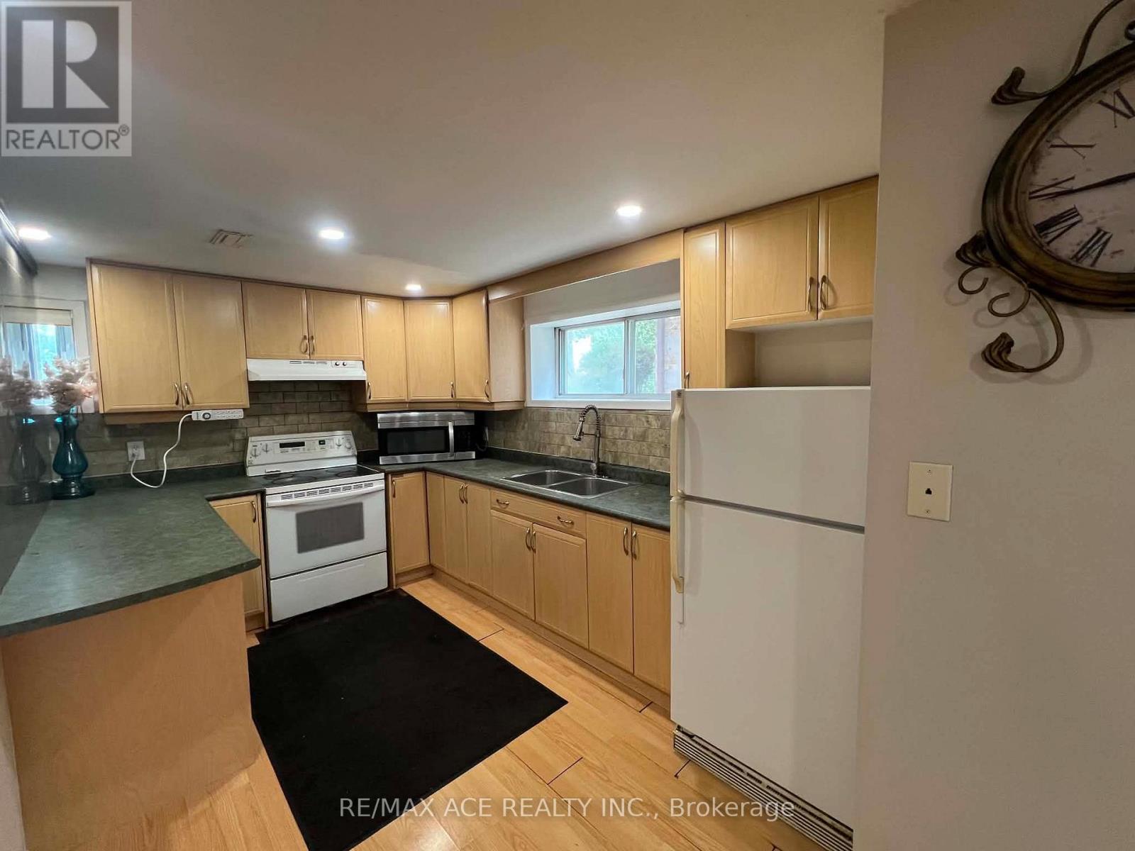 3715 St Clair Avenue E, Toronto, Ontario  M1M 1T5 - Photo 12 - E13562092
