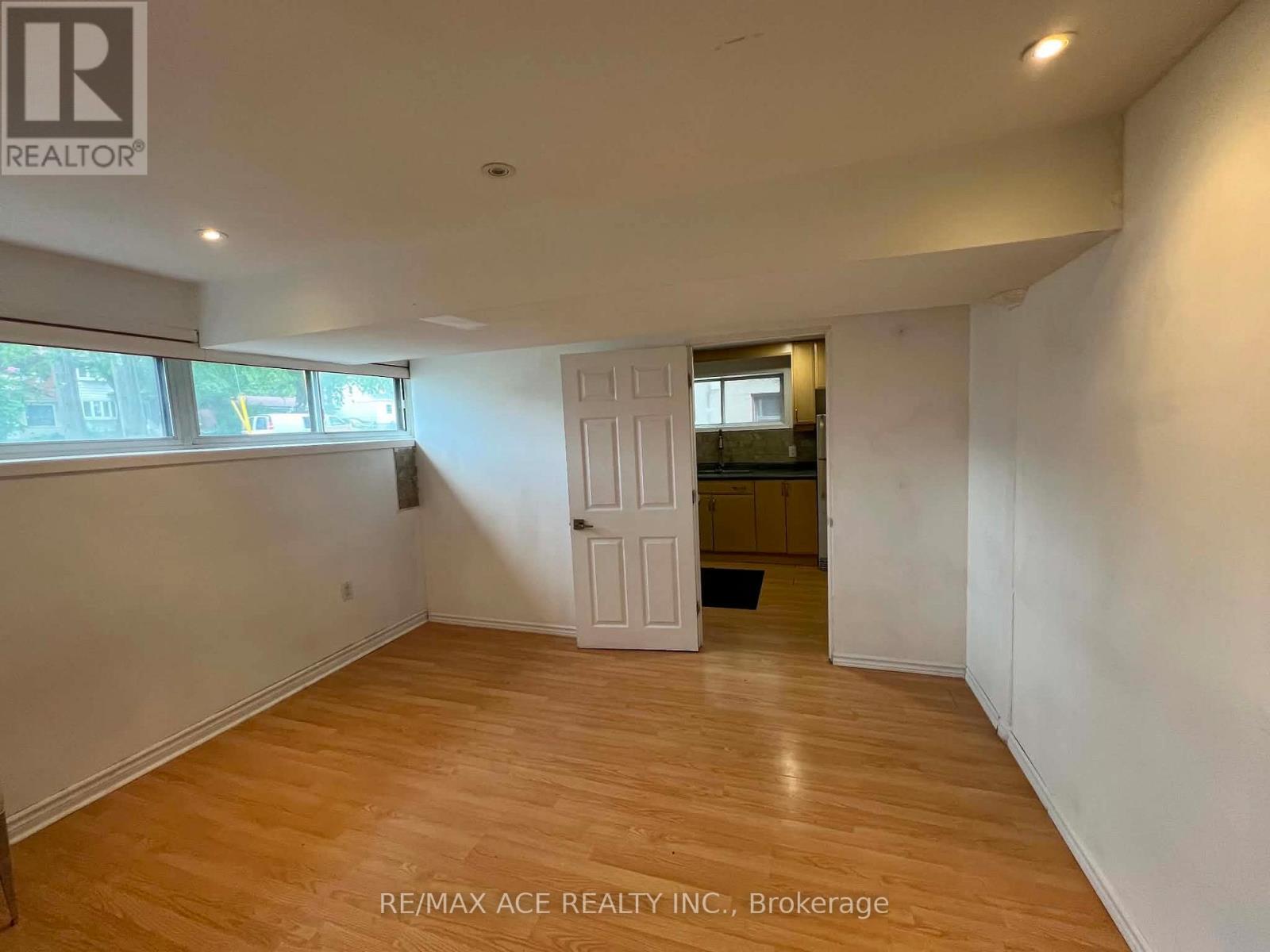 3715 St Clair Avenue E, Toronto, Ontario  M1M 1T5 - Photo 14 - E13562092