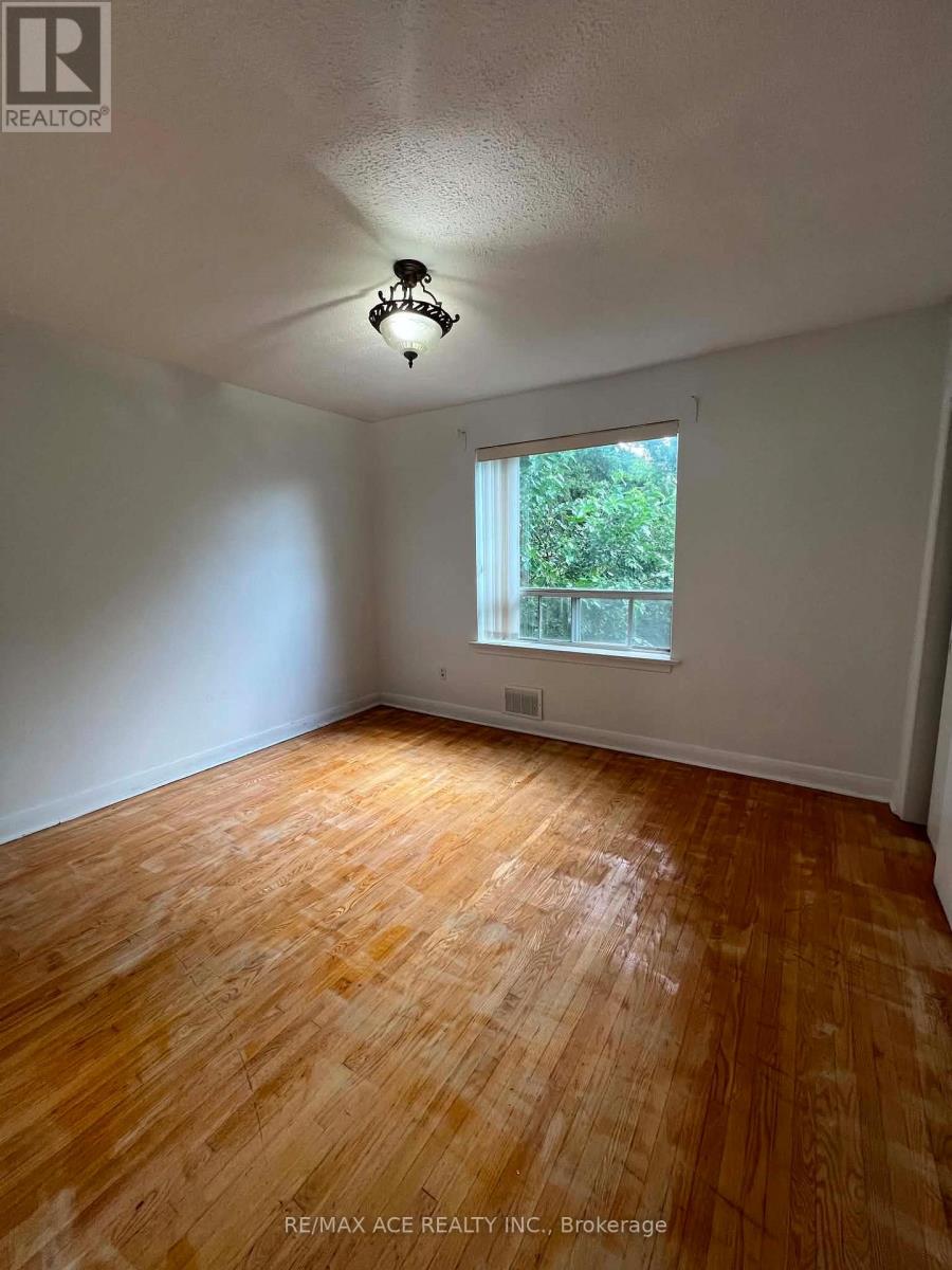 3715 St Clair Avenue E, Toronto, Ontario  M1M 1T5 - Photo 7 - E13562092