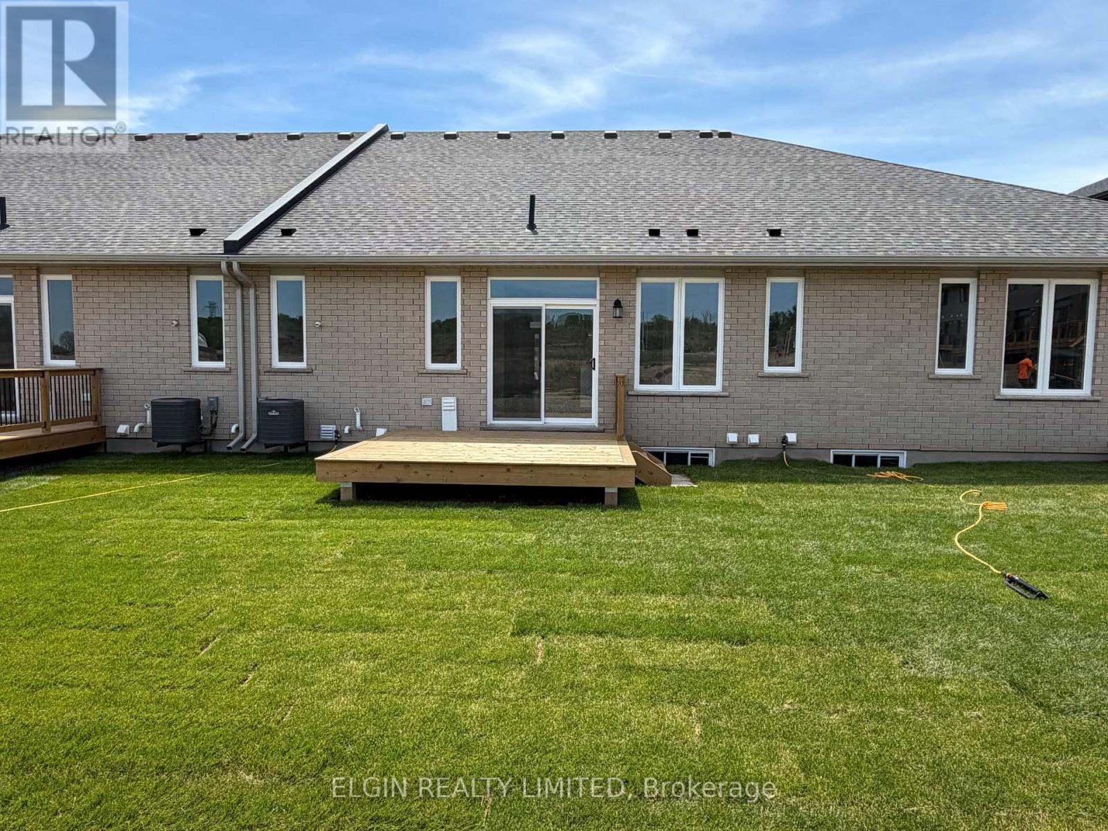 8 Finch Street, Tillsonburg, Ontario  N4G 0L9 - Photo 2 - X13676774