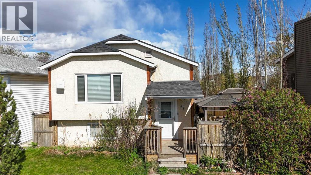 27 Erin Grove Court Se, Calgary, Alberta  T2B 3A8 - Photo 1 - A2312570