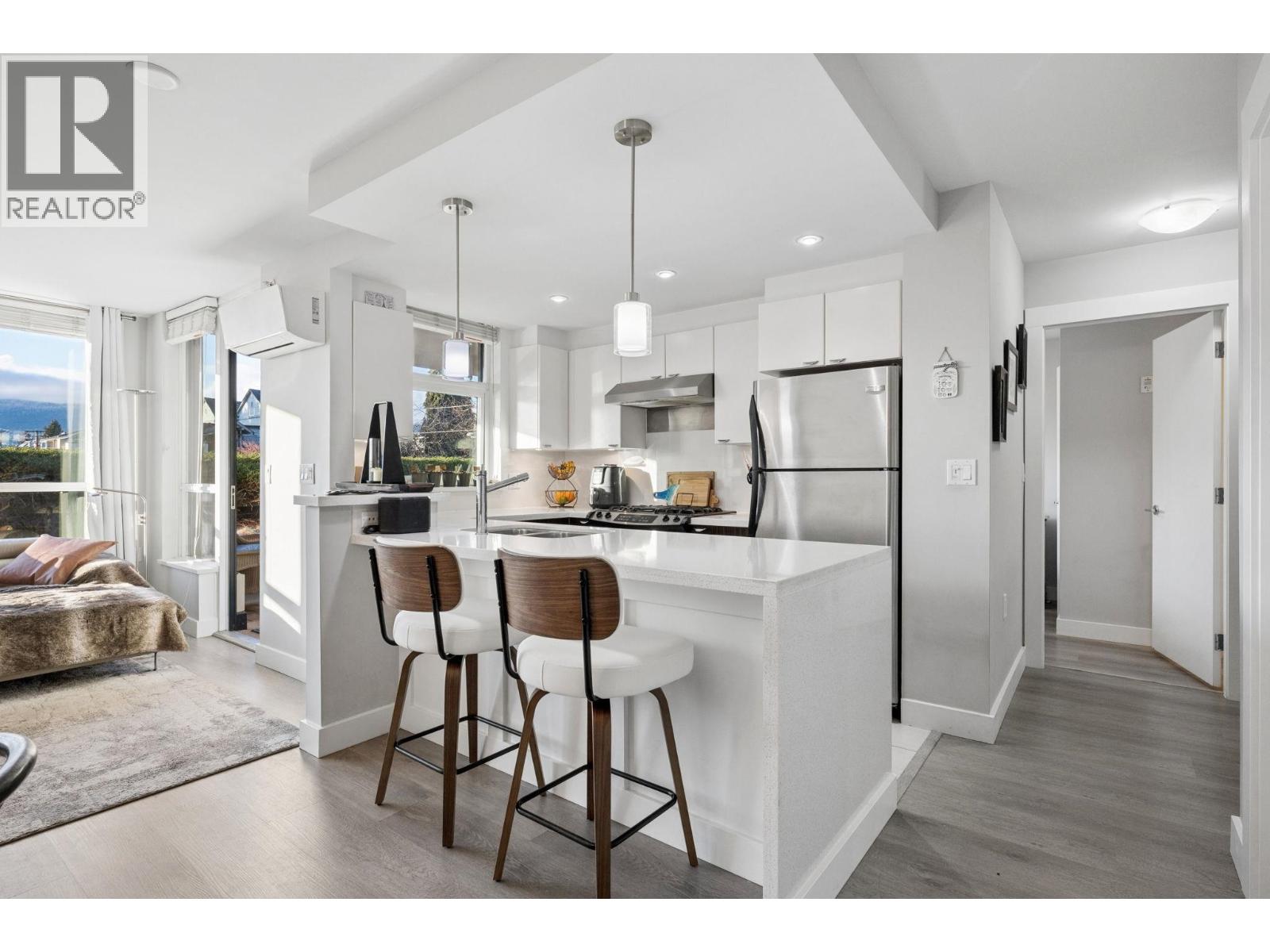 308 160 W 3rd Street, North Vancouver, British Columbia  V7M 0A9 - Photo 4 - R3155809