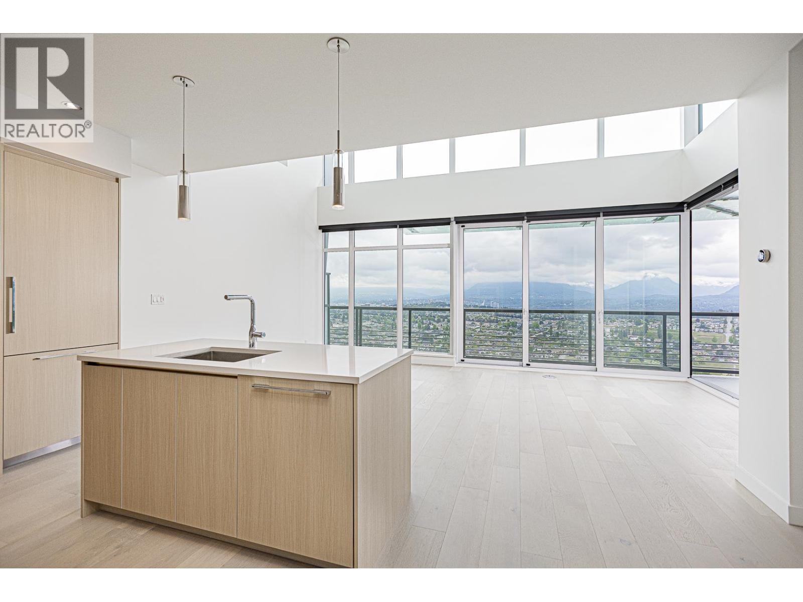 4907 4730 LOUGHEED HIGHWAY, Burnaby, British Columbia