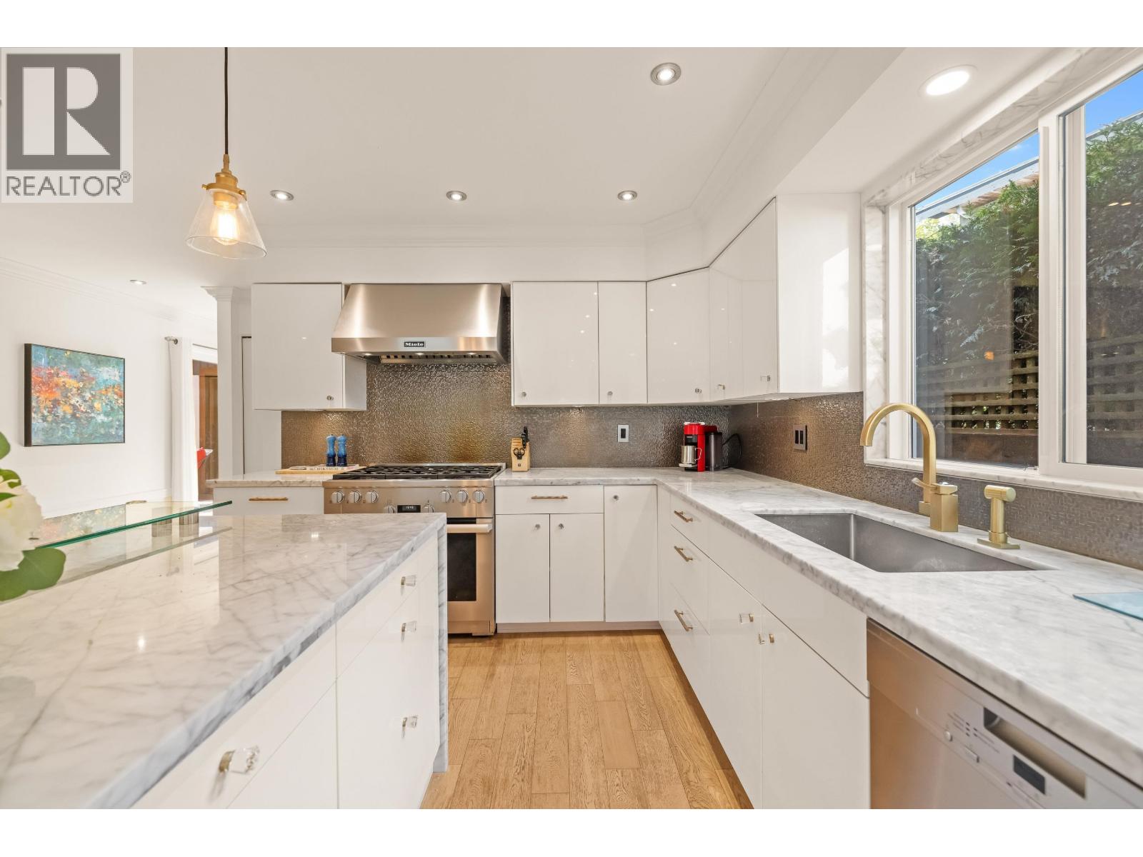 5522 Deerhorn Lane, North Vancouver, British Columbia V7R 4S6 - Photo 12 - R3155818