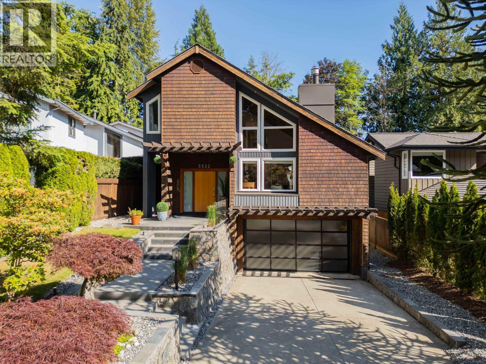 5522 Deerhorn Lane, North Vancouver, British Columbia V7R 4S6 - Photo 2 - R3155818