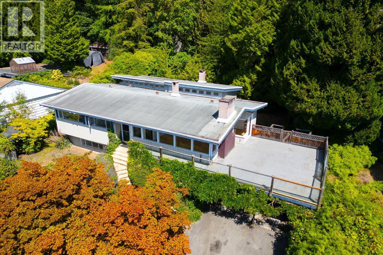1241 NEPAL CRESCENT, West Vancouver, British Columbia