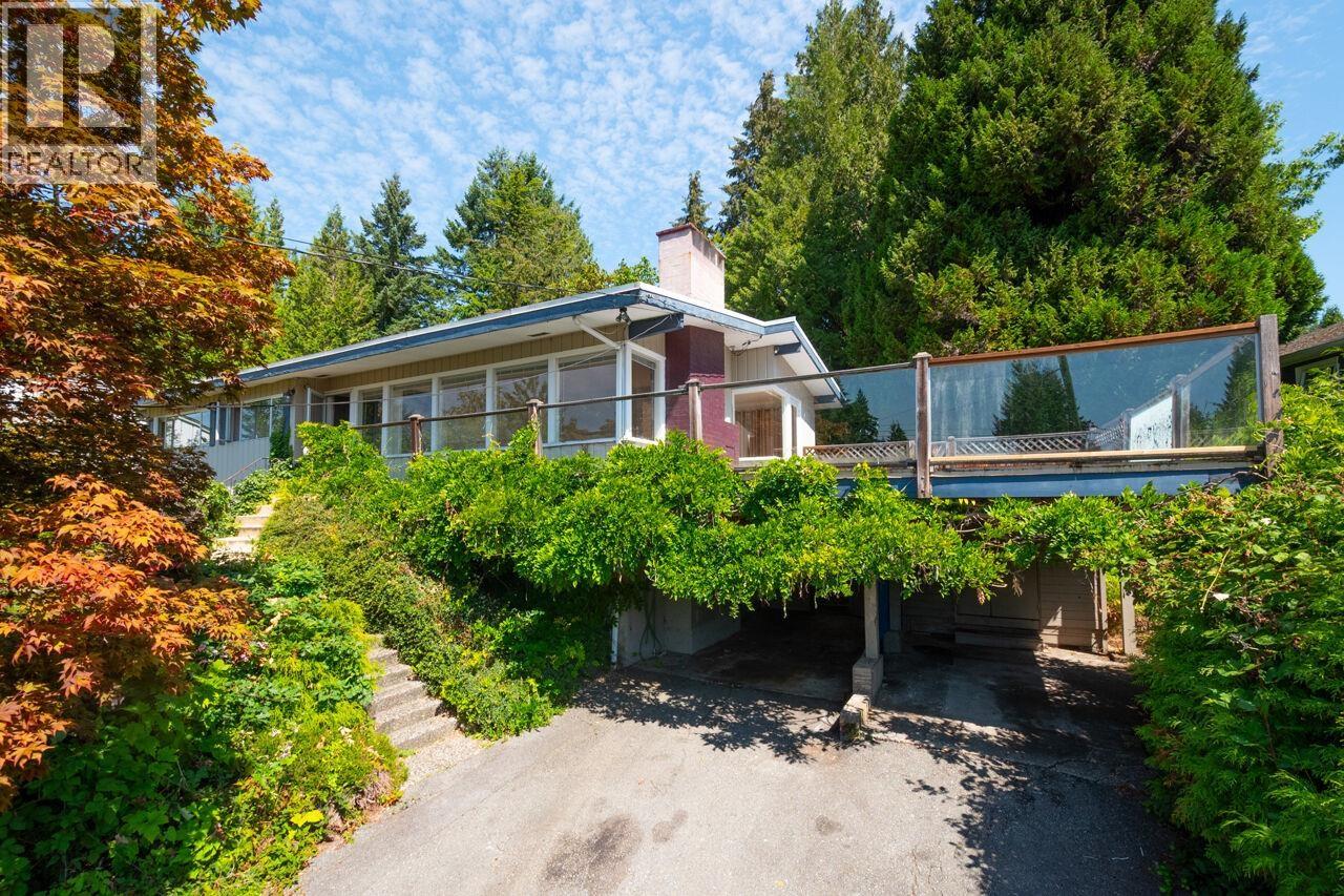 1241 Nepal Crescent, West Vancouver, British Columbia V7T 2H4 - Photo 2 - R3155843