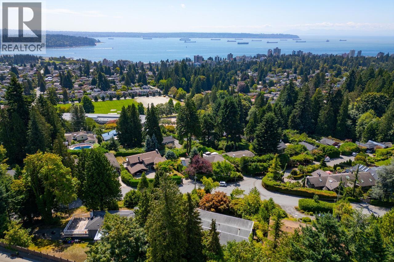 1241 Nepal Crescent, West Vancouver, British Columbia V7T 2H4 - Photo 31 - R3155843