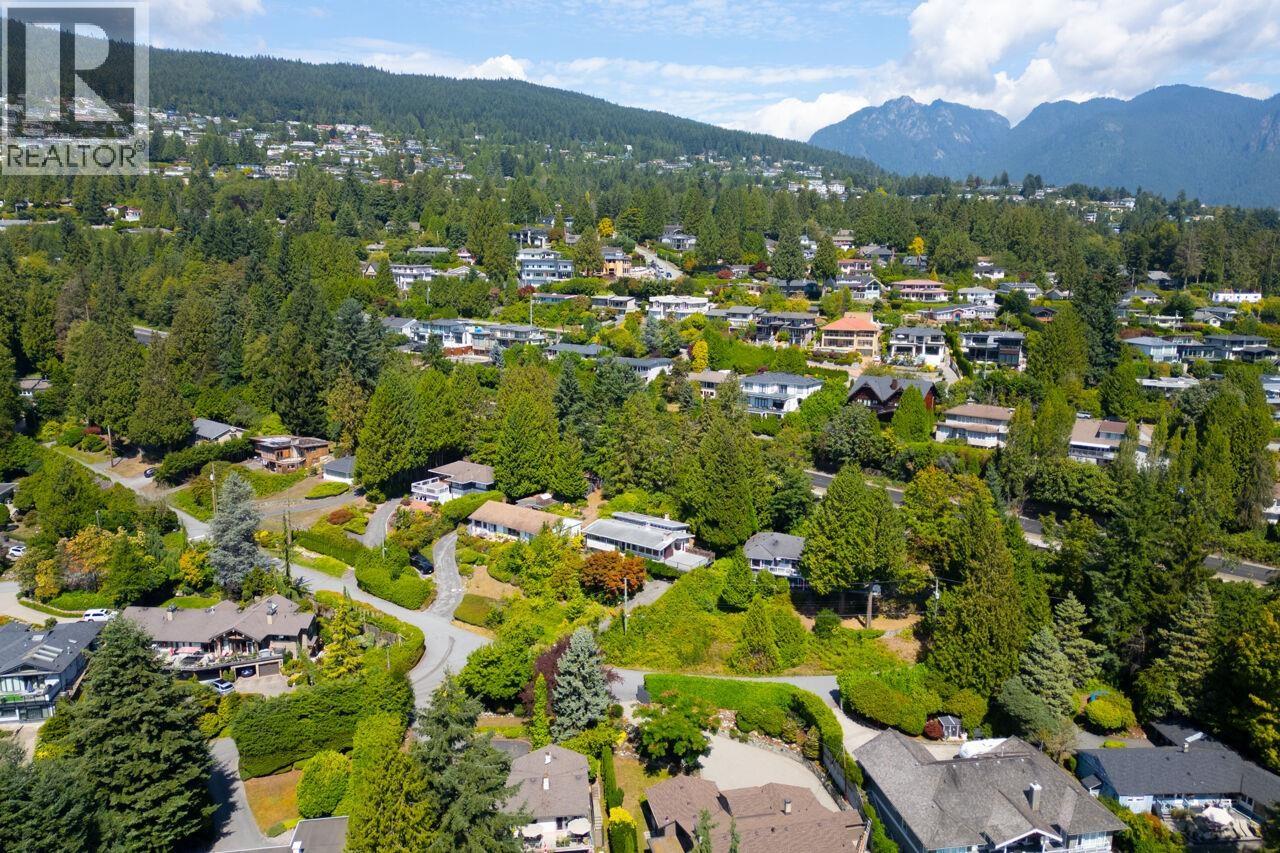 1241 Nepal Crescent, West Vancouver, British Columbia V7T 2H4 - Photo 32 - R3155843