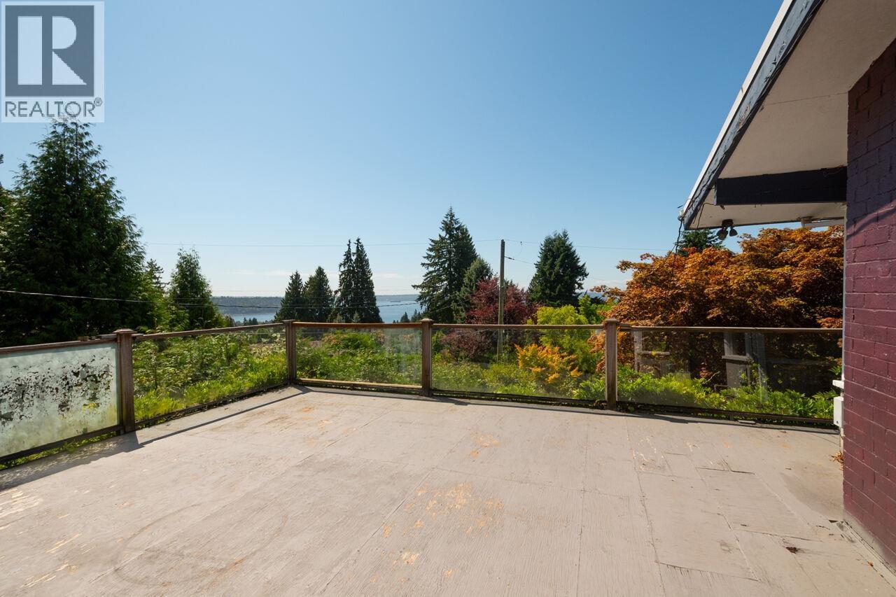 1241 Nepal Crescent, West Vancouver, British Columbia V7T 2H4 - Photo 4 - R3155843