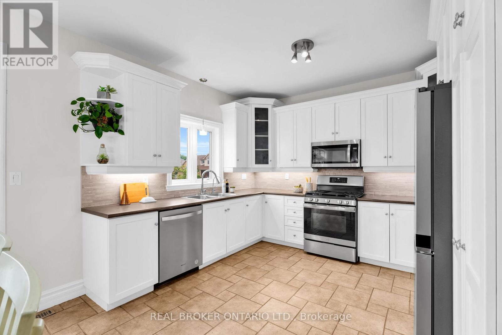 27 Rennie Street, Halton Hills, Ontario  L7J 2Y7 - Photo 17 - W13573786