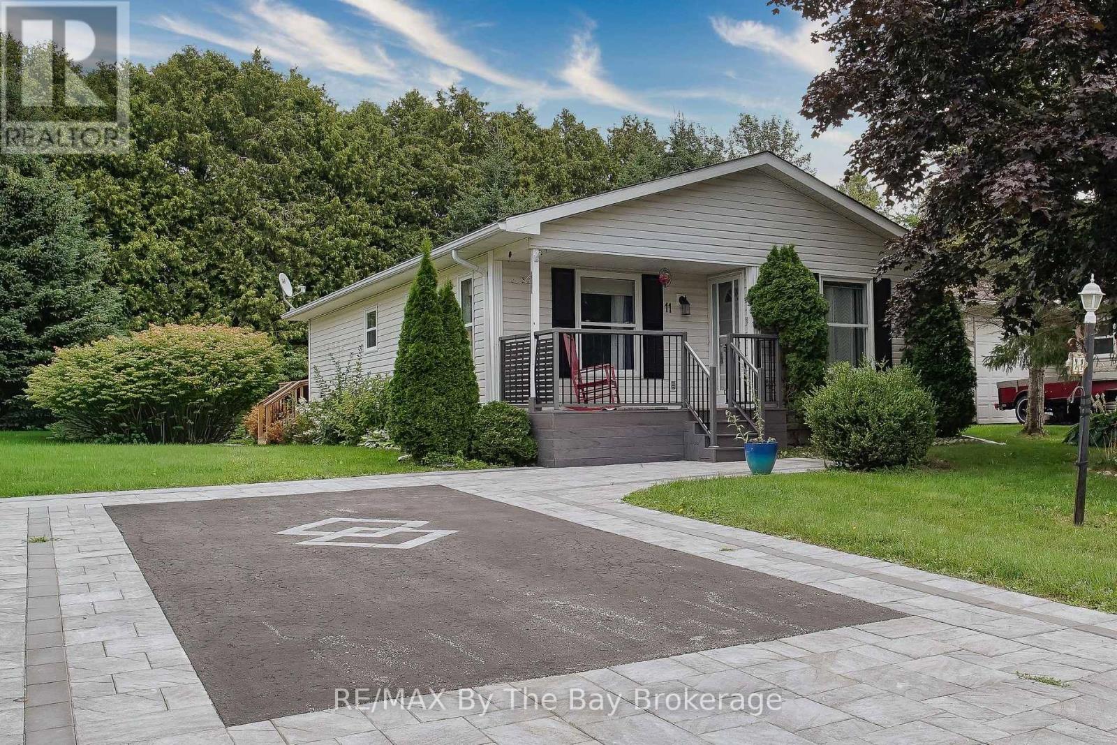 11 Indiana Avenue, Wasaga Beach, Ontario  L9Z 3A8 - Photo 1 - S13676752