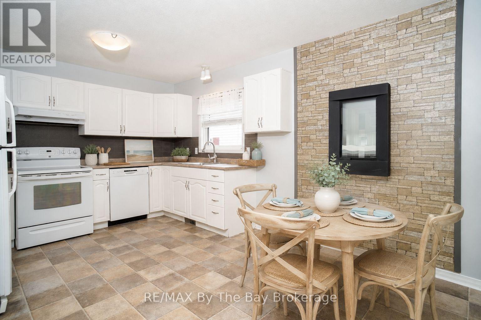 11 Indiana Avenue, Wasaga Beach, Ontario  L9Z 3A8 - Photo 4 - S13676752