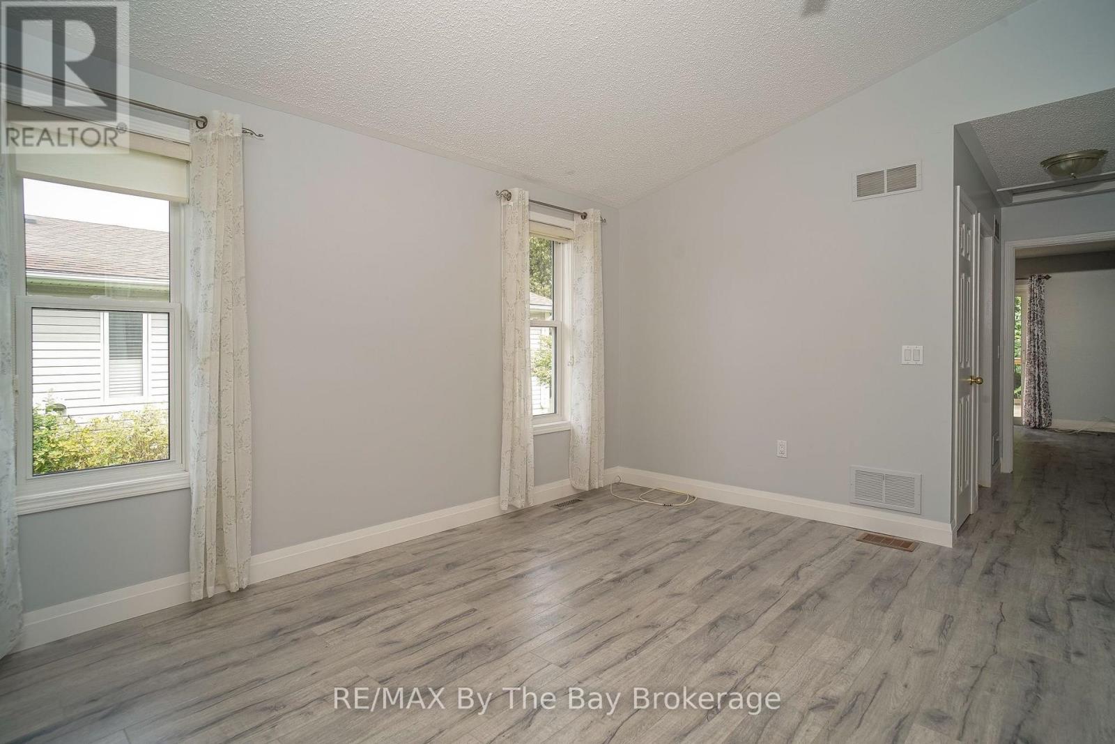 11 Indiana Avenue, Wasaga Beach, Ontario  L9Z 3A8 - Photo 8 - S13676752