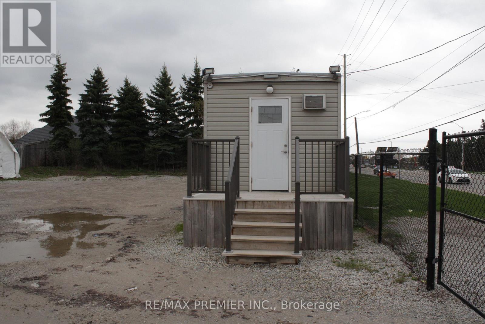 11859 Hurontario Street, Brampton, Ontario  L6Z 4P7 - Photo 4 - W13676690