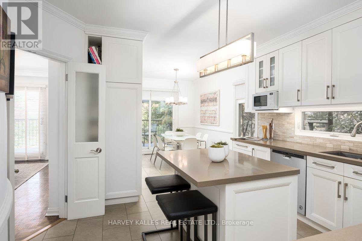 92 Prue Avenue, Toronto, Ontario  M6B 1R5 - Photo 14 - C13676822
