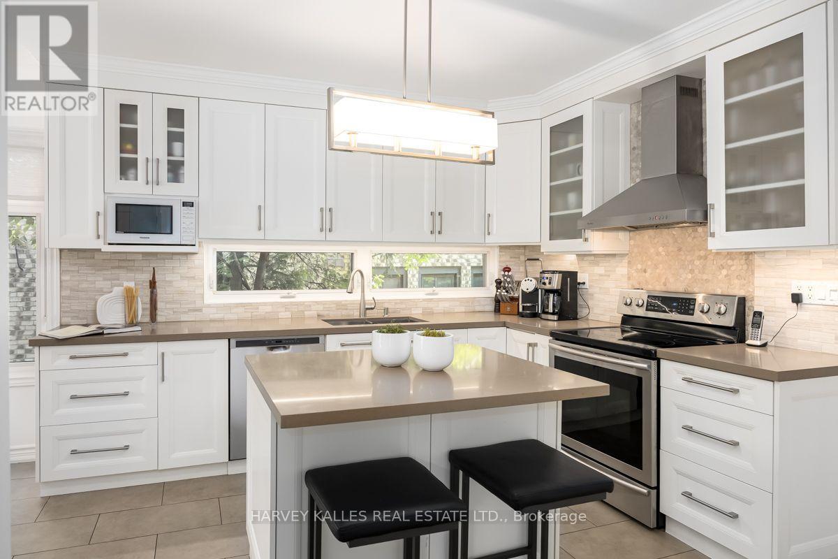92 Prue Avenue, Toronto, Ontario  M6B 1R5 - Photo 15 - C13676822