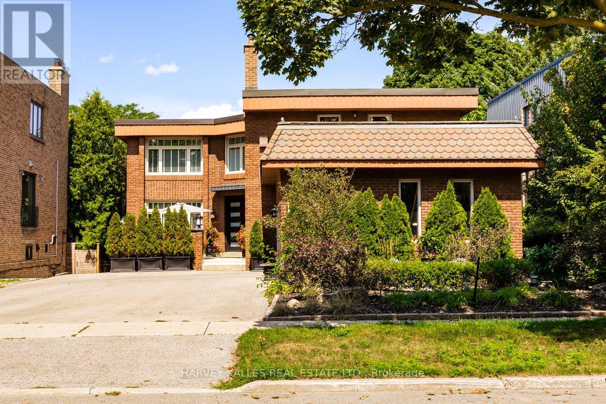 92 Prue Avenue, Toronto, Ontario  M6B 1R5 - Photo 2 - C13676822