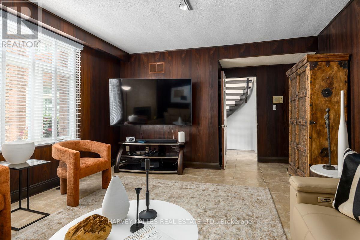 92 Prue Avenue, Toronto, Ontario  M6B 1R5 - Photo 21 - C13676822