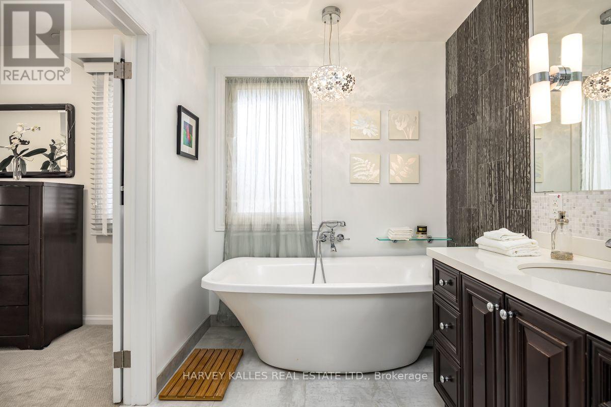92 Prue Avenue, Toronto, Ontario  M6B 1R5 - Photo 29 - C13676822