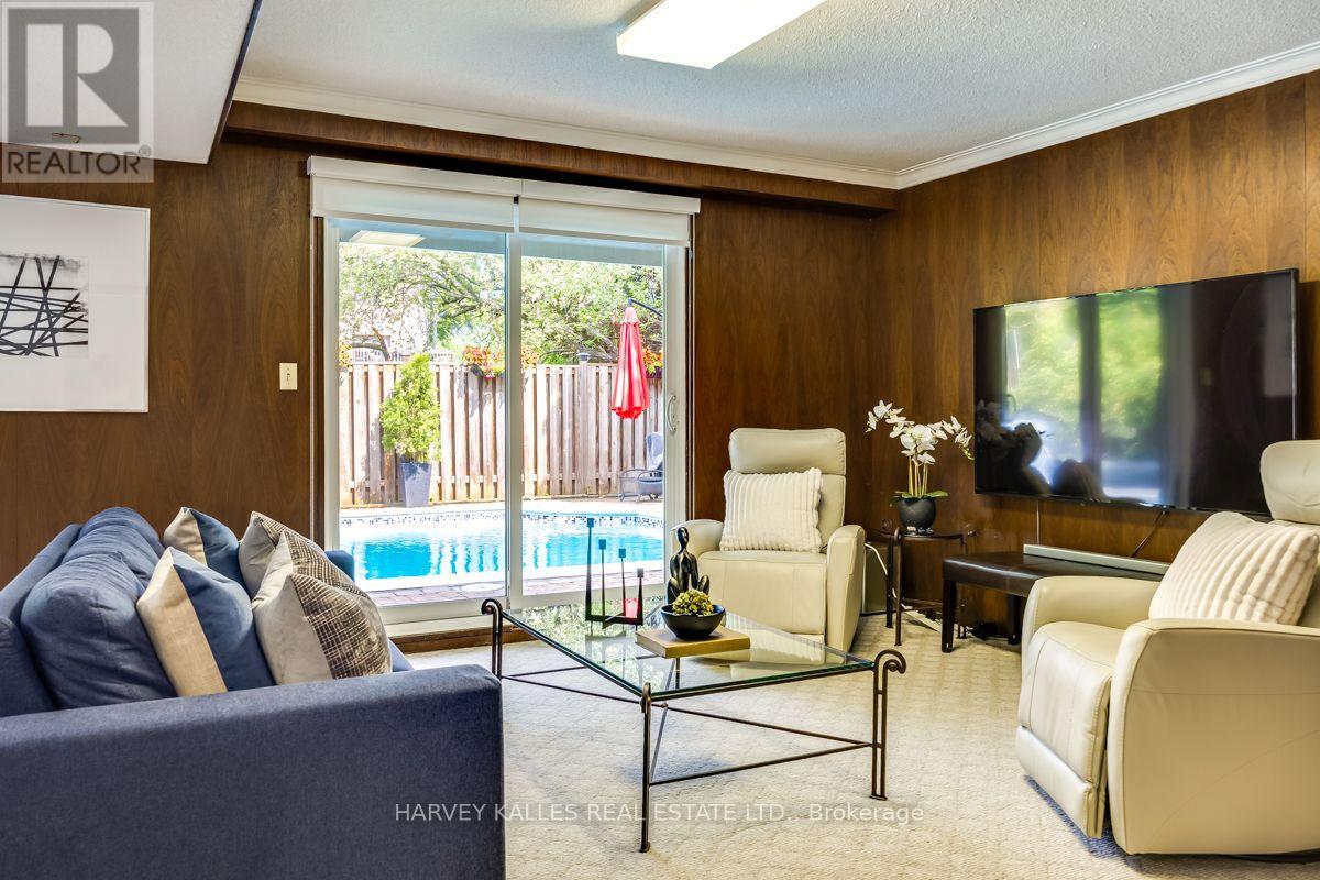 92 Prue Avenue, Toronto, Ontario  M6B 1R5 - Photo 39 - C13676822