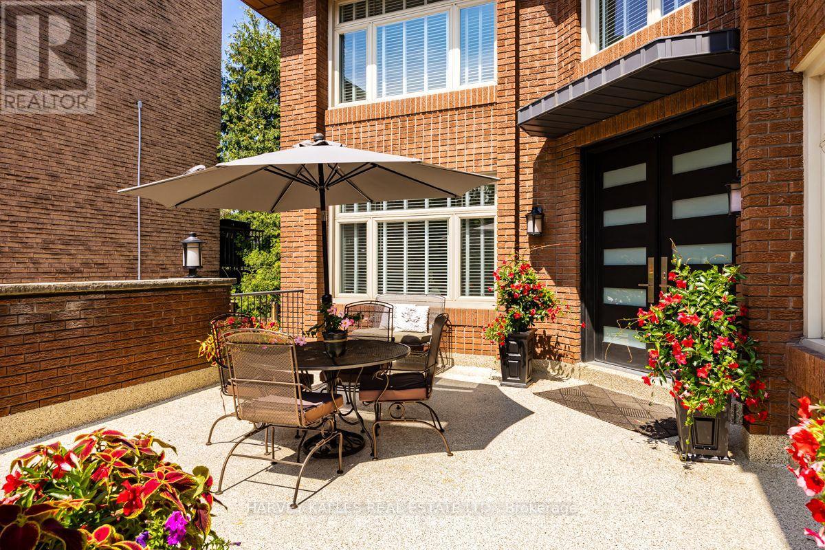 92 Prue Avenue, Toronto, Ontario  M6B 1R5 - Photo 4 - C13676822