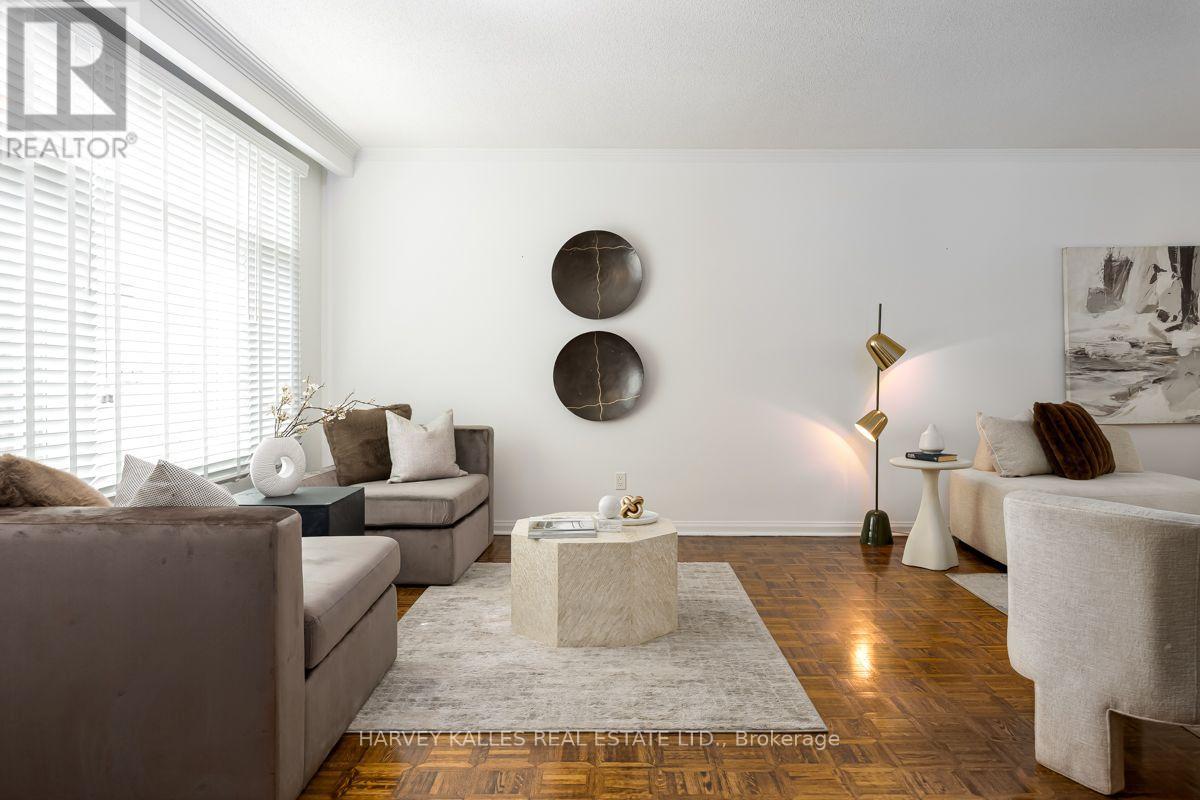 92 Prue Avenue, Toronto, Ontario  M6B 1R5 - Photo 7 - C13676822