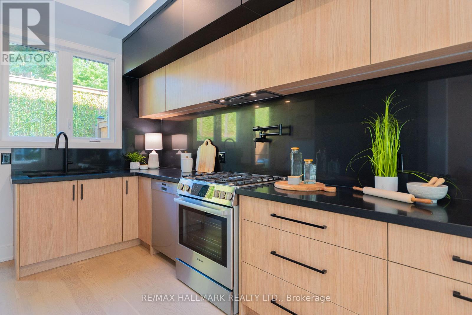 22 Harriet Street, Toronto, Ontario  M4L 2E9 - Photo 10 - E13676818