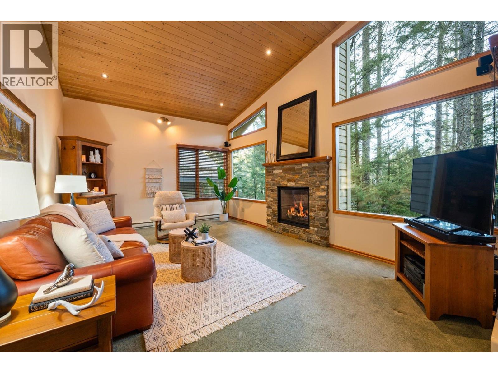 3205 Arbutus Drive, Whistler, British Columbia V8E 0B8 - Photo 2 - R3140674