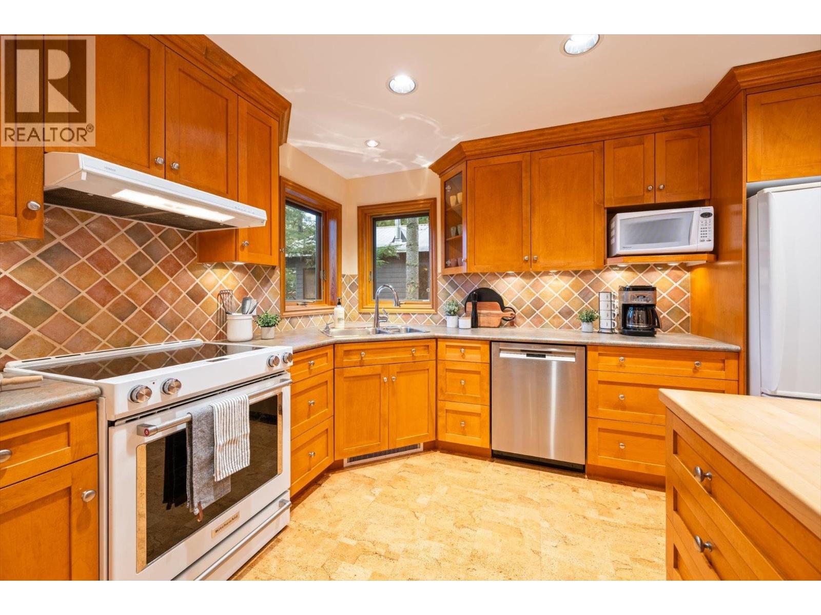 3205 Arbutus Drive, Whistler, British Columbia V8E 0B8 - Photo 11 - R3140674
