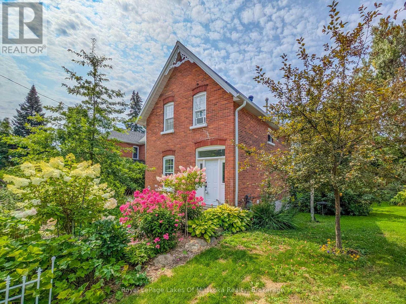 212 James Street, Bracebridge, Ontario  P1L 2B8 - Photo 2 - X13627566