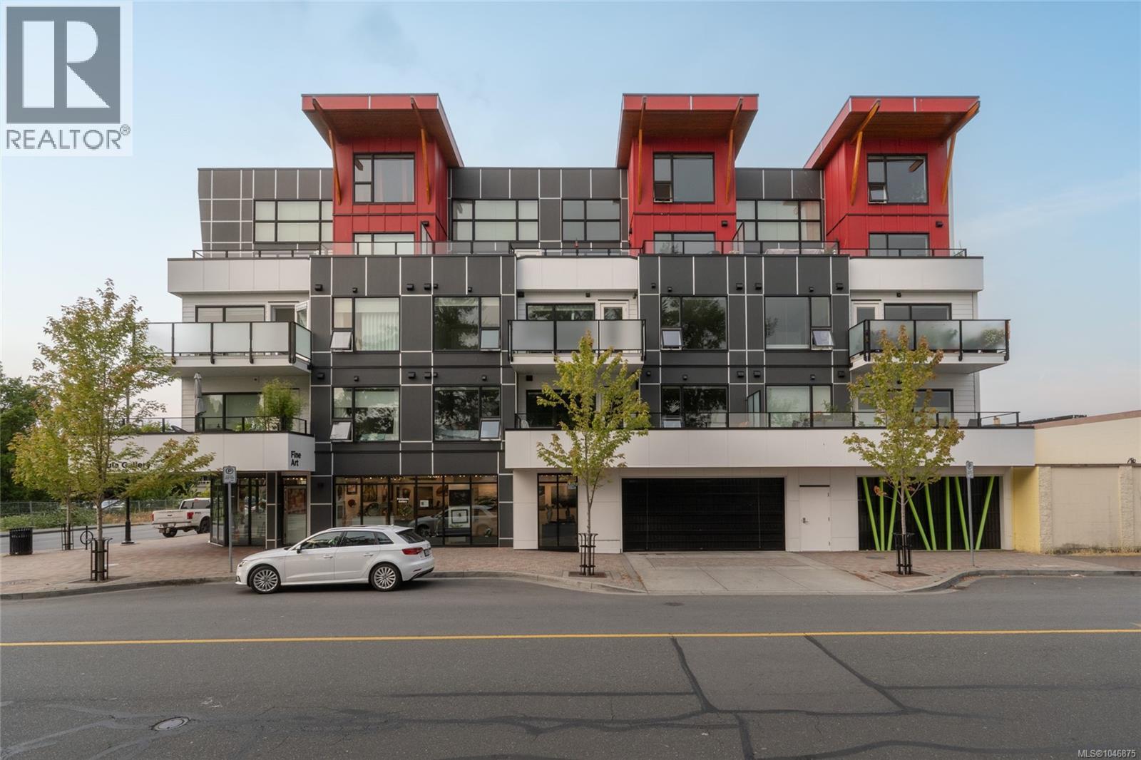 302 2526 Bevan Ave, Sidney, British Columbia