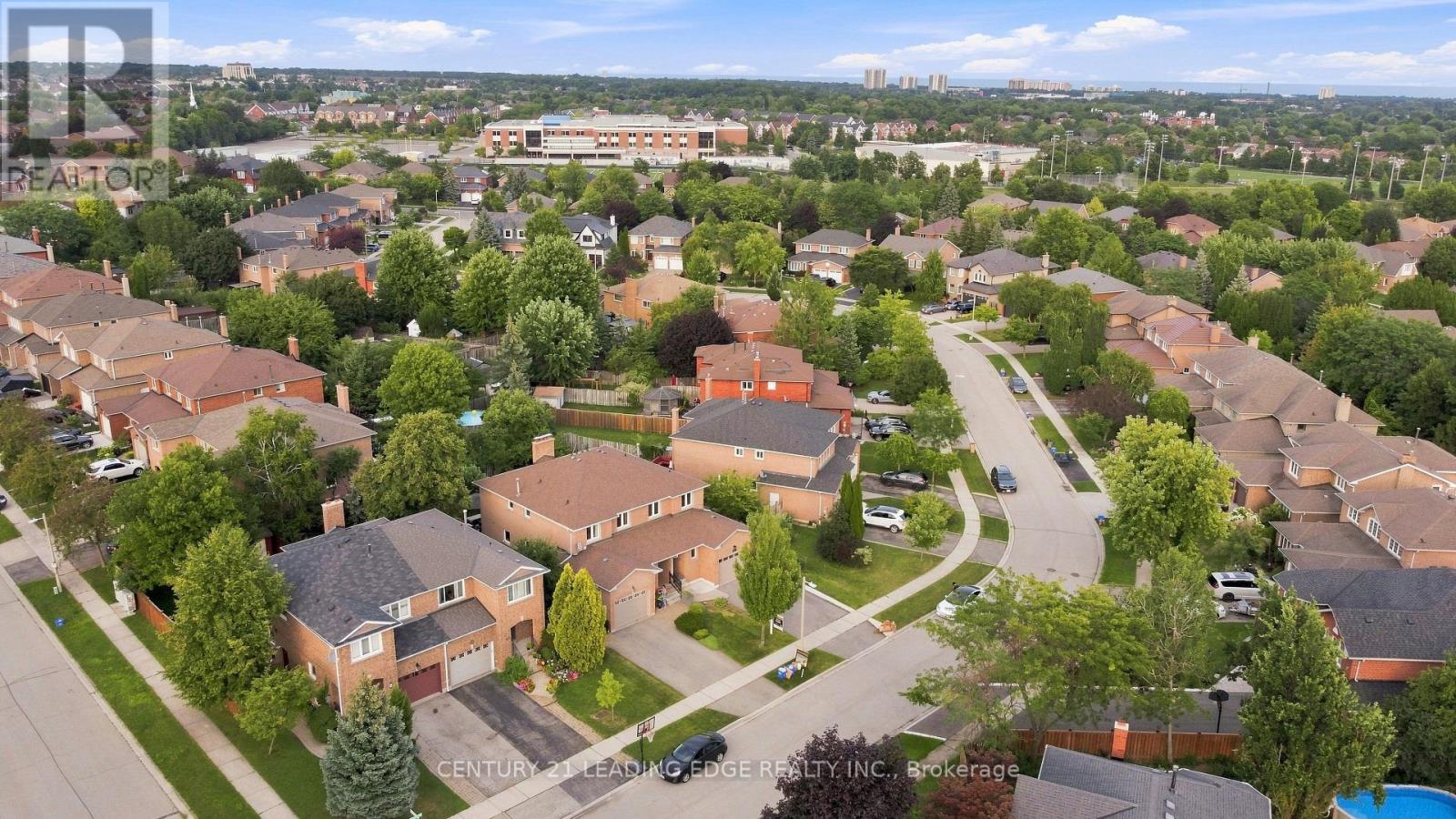 183 Hopewell Road, Oakville, Ontario  L6H 5Y9 - Photo 2 - W13676770