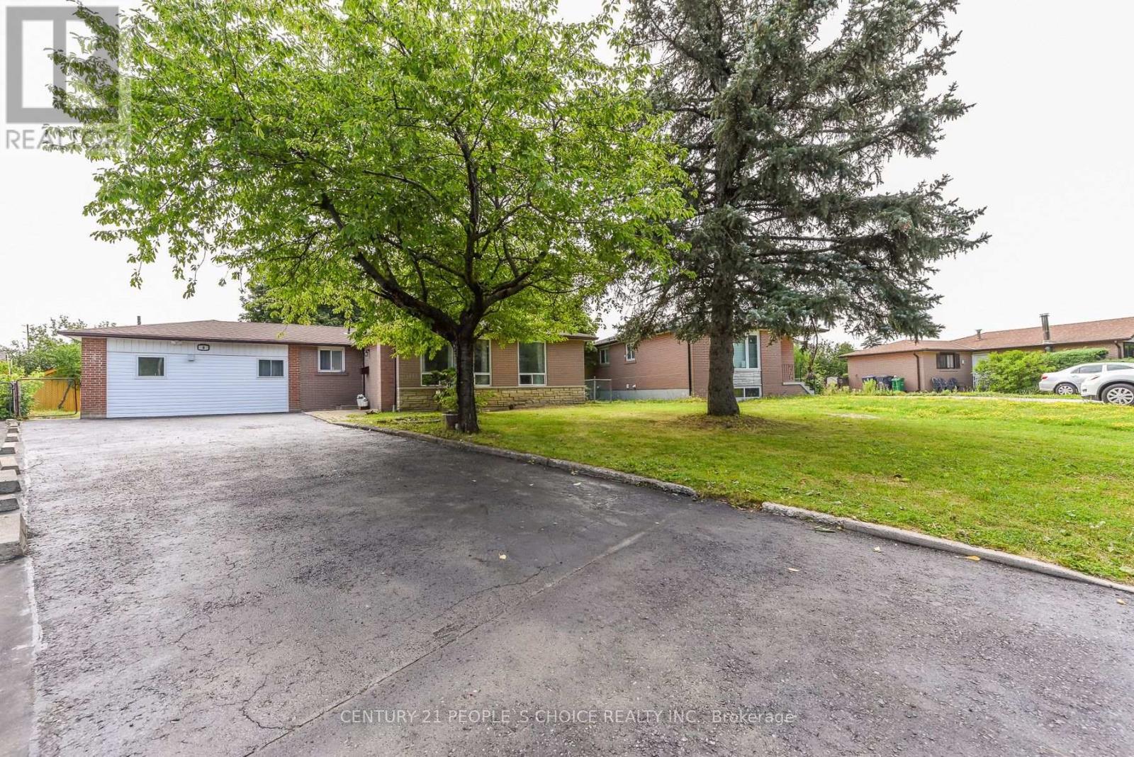 8 FIDELIA CRESCENT, Brampton, Ontario
