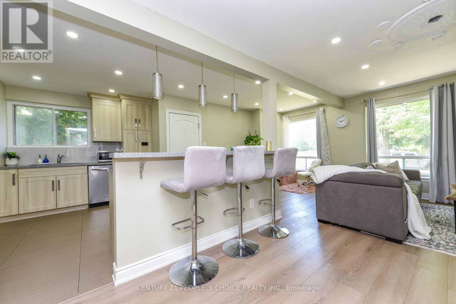 8 Fidelia Crescent, Brampton, Ontario  L6T 3P8 - Photo 12 - W13676792