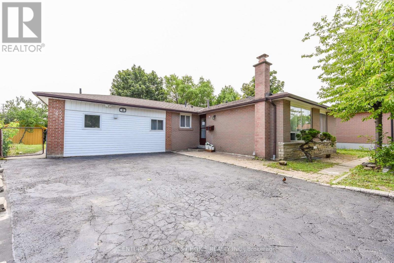 8 Fidelia Crescent, Brampton, Ontario  L6T 3P8 - Photo 2 - W13676792