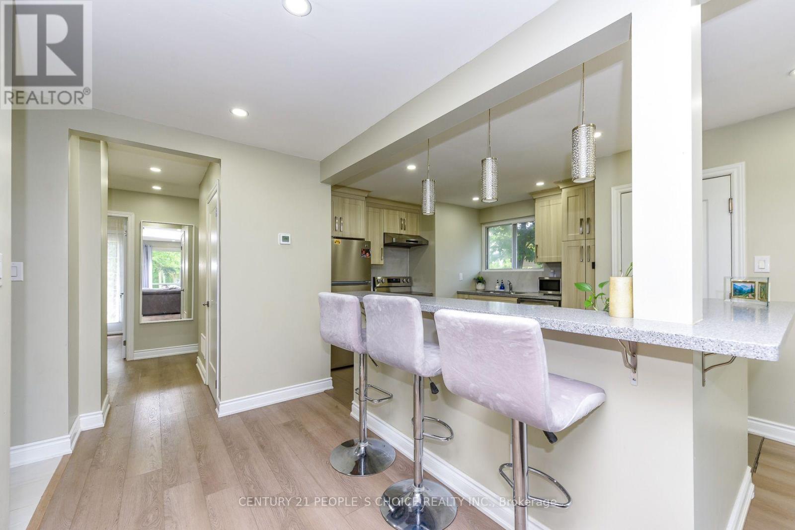 8 Fidelia Crescent, Brampton, Ontario  L6T 3P8 - Photo 9 - W13676792