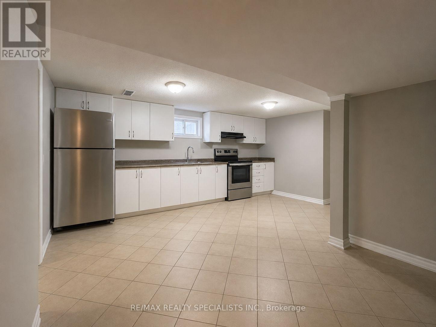 Lower - 1763 Sandgate Crescent, Mississauga, Ontario  L5J 2E7 - Photo 4 - W13676800